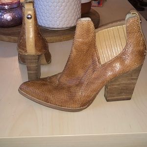 Donald J Pliner booties